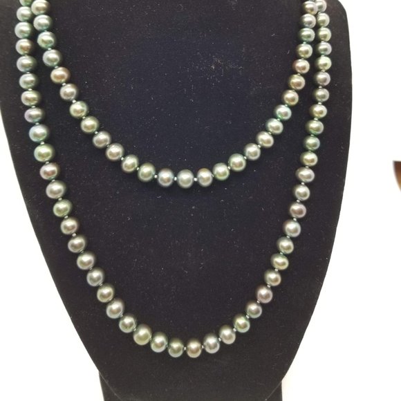 Pearl Necklace - Picture 2 of 10